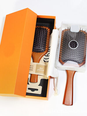 Fashionable High-End Wooden Comb Large Size for Head Full-Body Massage Relieves Headaches Scalp Tension Nourishes Hair Balances Oil Improves Frizzy Hair Multifunctional Cushion Wet Detangling Brush with Non-Slip Grip
